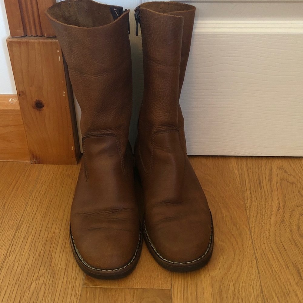 Women’s mid calf tan leather boots by Roots; size 7.5